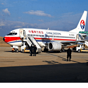 荷花机场空运航空快运业稳步发展的原因是什么？
